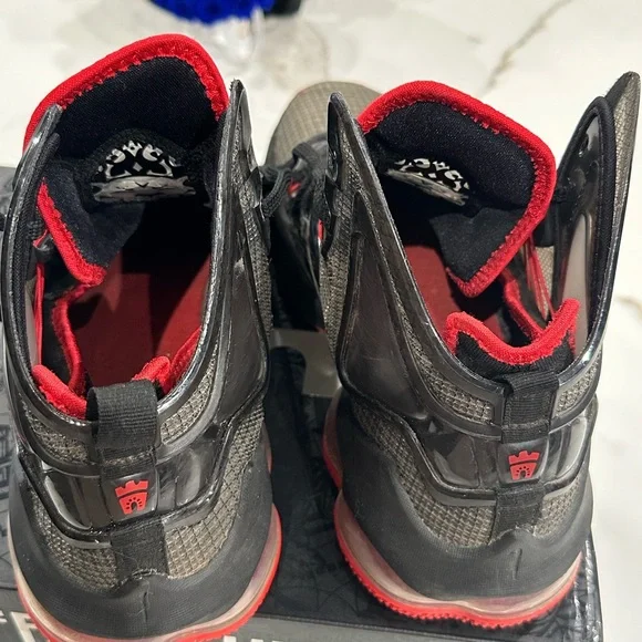 Nike LeBron 19 EP 'Bred' DC9340-001 - Picture 8 of 9